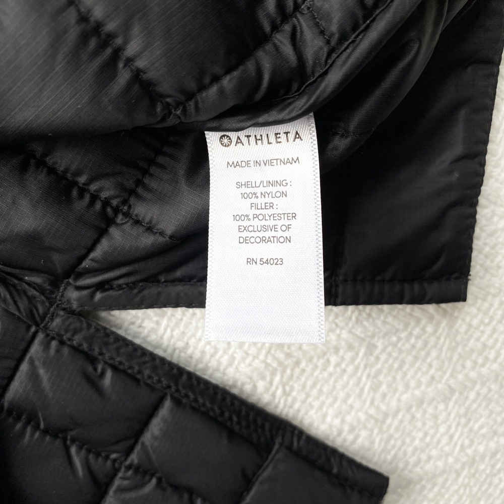 Athleta Recycled Grandview Shortie Quilted Bomber Jacket Black Size S NWT - Picture 10 of 10